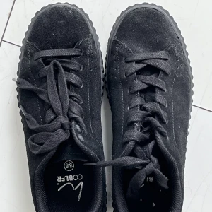 Svarta mocka skor.  - Svarta mocka skor köpa från Rizzo. Nästan helt oanvända. Inga skador eller fläckar. 