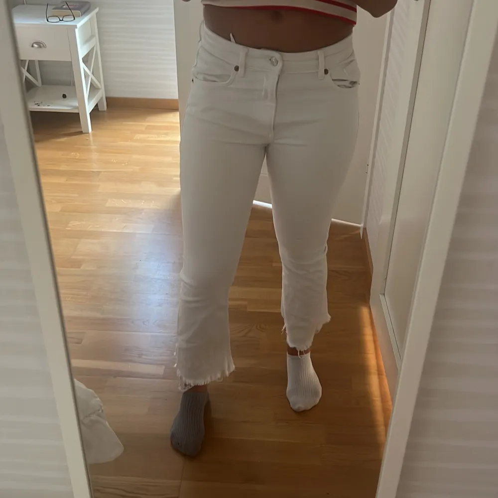 Säljer dessa jeans eftersom de är för små. Jeans & Byxor.