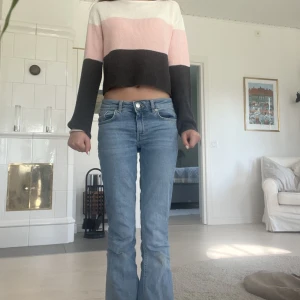 Stickad tröja - Snygg tröja från h&m, inte användts så mycket. Köpt  i barnstolek men snyggt med lite magtröja👍🏻🥰