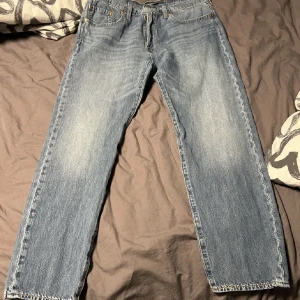 Levis jeans - Levis 502 i storleken 34/30. Passar 32/30. Nästan oanvända.  Hör av dig vid intresse eller fler frågor 😊