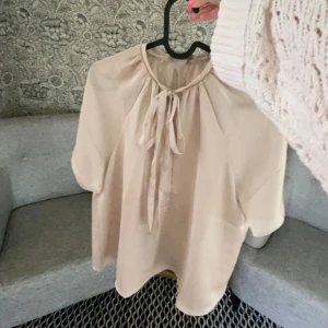 Blus - Så fin blus! Säljer pågrund av att den var lite för stor för mig.