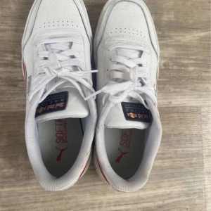 Puma redbull skor  - Puma redbull skor strl 40. Använda 3 gånger 