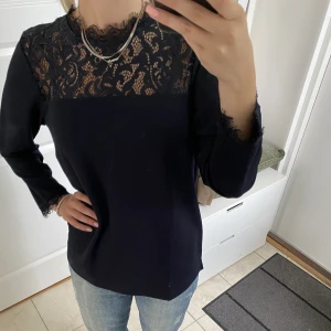 Topp - Super söt topp holly whyte🤍 säljer då den är lite stor på mig🤍 använd gärna köp nu🤍 hör gärna av er vid flera frågor🤍