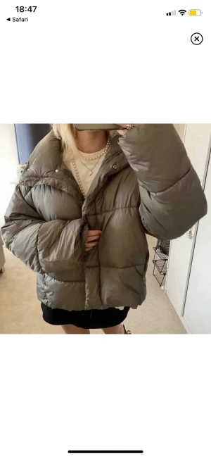 Grön dunjacka Hm - DENNA SÅLD !! SÄLJER FOF I M OCH L!  Hör av dig om du är intresserad  🥰 