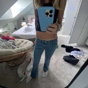 Bootcut jeans  - Söta jeans!! Älskar att dom är lite blåare i färgen en andra jeans!! Bra skick💙💙 