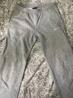 Champion mjukis byxor - Sköna lågmidjade byxor.