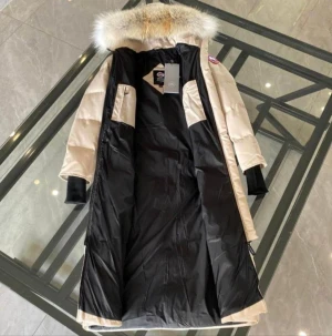 DAM canada goose St M/42 - Hej säljer en canada goose helt ny oanvänd prislapp kvar hör gärna av er för mer info pris 2600