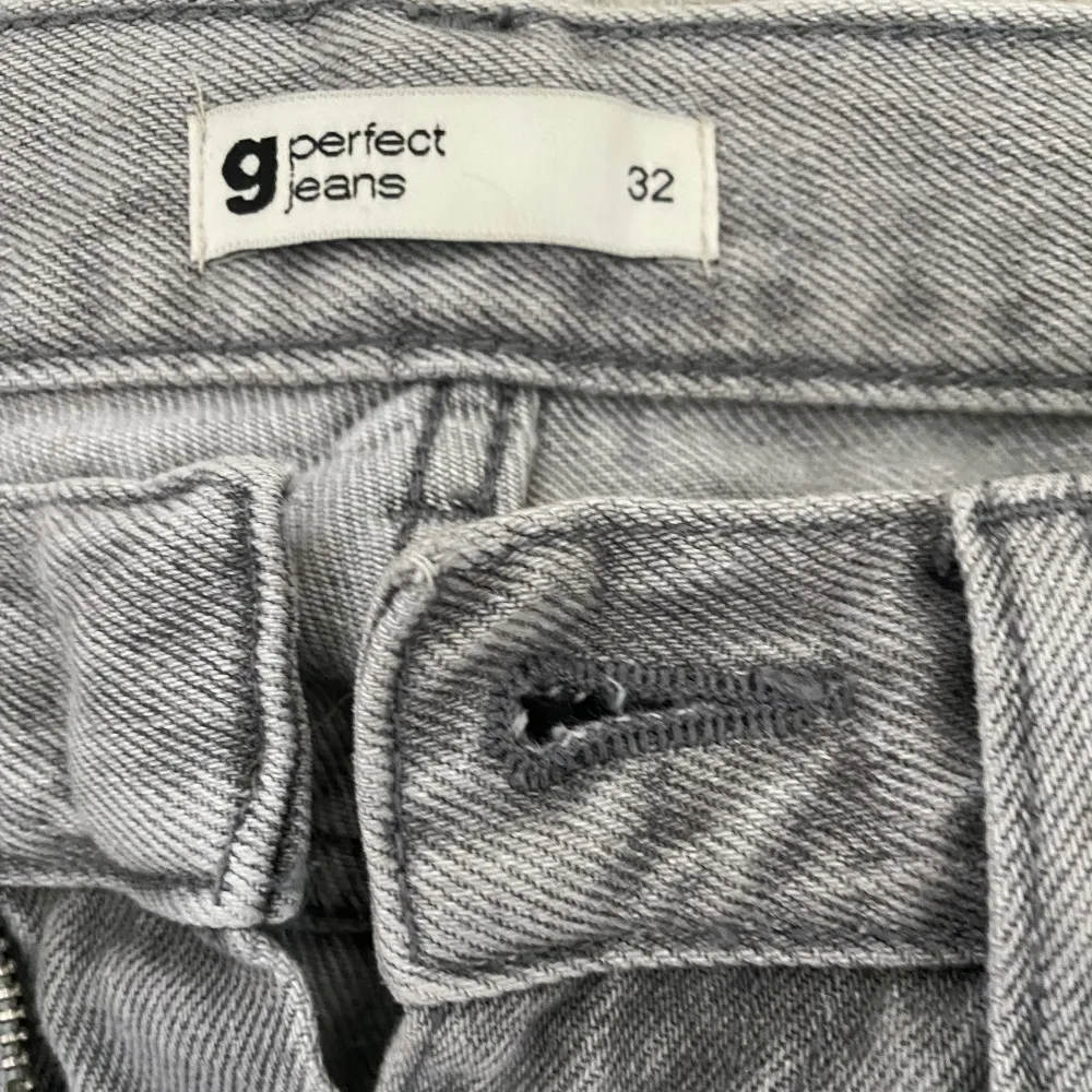 Raka lågmidjade jeans, mycket fint skick, använda en gång . Jeans & Byxor.