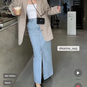 Maxi jeanskjol - Säljer denna sjukt fina jeanskjolen från Na-kd🤩 Nyskick pga för liten för mig!