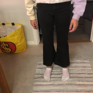 Boot cut jeans - Boot cut jeans från Lindex i strl 140, använda ett fåtal gånger.