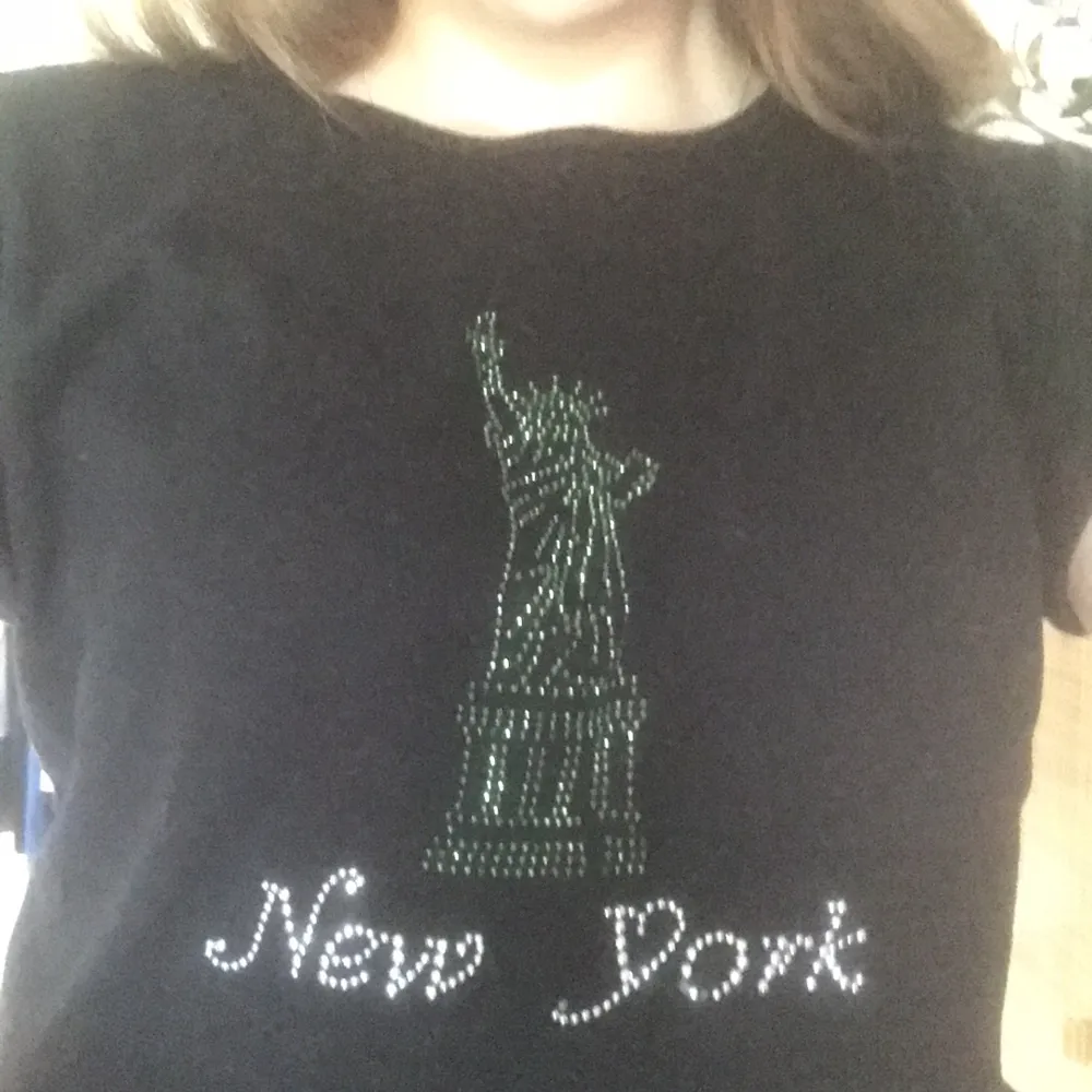 New york tröja köpt second hand, jättebra skick❤️. T-shirts.