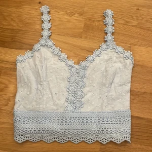 Blå söt topp - En jätte söt topp men kommer tyvärr inte till användning!