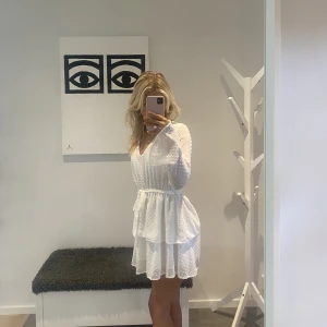 Klänning från madlady - Jag säljer nu denna klänningen från madlady då den är för kort och liten. Bra skick då den är använd få gånger. Den är i storlek Xs.