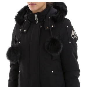 Moose Knuckles  - Säljer min extremt varma och täta Moose Knuckles som jag använt under 2 vintrar men nu växt ifrån. Avtagbar luva med äkta päls inkl bollarna som hänger framtill. Jag har kvitto och certifikat kvar+ tillhörande galge. 