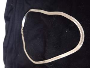 Ett vintage halsband i okänt material.❤️