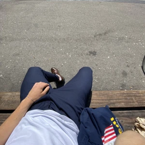 Kostymbyxor - Ett par marinblå kostymbyxor