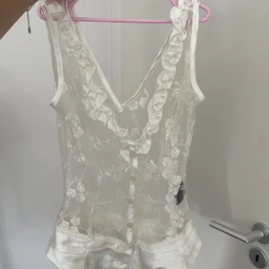 Topp - Skit söt topp,passar S/Xs inte mig som har M