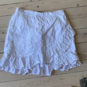 Vit linne kjol från Cubus storlek large 