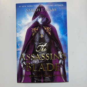 Assassin’s Blade - Prequel till bokserien ‘Throne of Glass’. Nytt skick och knappt öppnad. Skriven av författaren Sarah J. Maas 