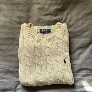 Polo Ralph lauren tröja - Stilig polo Ralph lauren tröja i storlek M. Inga defekter finns på tröjan.