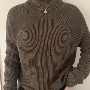 Tröja - Mörk grön stickad tröja från Frankrike 