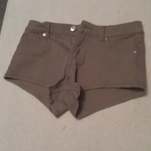 Helt nya shorts  - Helt nya shorts från h&m Trading mini shorts 