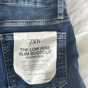 Lågmidjade ZARA jeans (blå)  - Simpla jeans som funkar till de mesta 👖👖👖(dock ALDRIG ANVÄNT DESSA) ✨✨✨