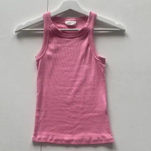 Linne! - Nu säljer jag mitt fina linne från ginatricot i storlek xxs. Köpte för ca 1 år sen och har använt det ett fåtal gånger. Linnet är precis som nytt. Ni kan självklart få fler bilder.