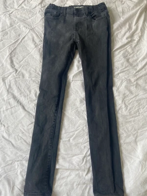 Jeans  - Jeans har använt en gång är 170 