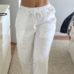 Chelsea linnebyxor  - Bästa sommar linnebyxorna!! Supersköna och luftiga från Chelsea, men har aldrig blivit använda då de är för långa för mig (jag är 151cm)