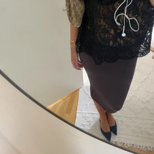 Kjol zara  - Helt vanlig tajt kjol från zara! Så användbar och funkar till det mesta! Använd en gång 