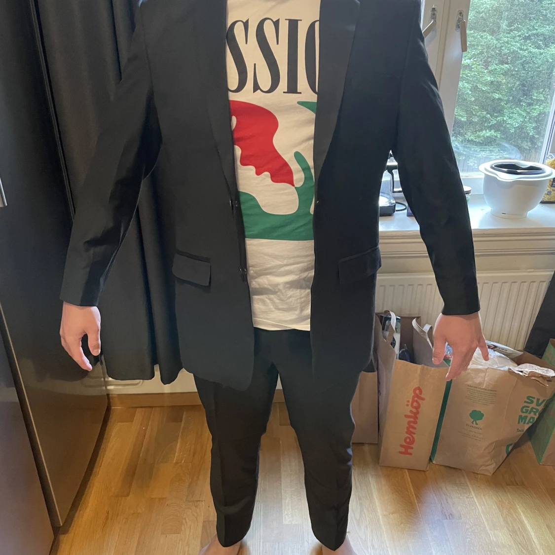 Svart kostymjacka och byxor