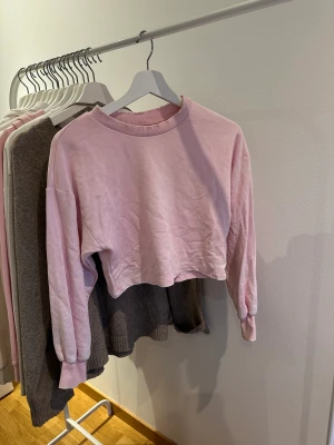 Mjukis set - Super fint rosa/vitt mjukissett från Gina tricot! Är i bra skick och sitter bra på mig som vanligtvis har XS