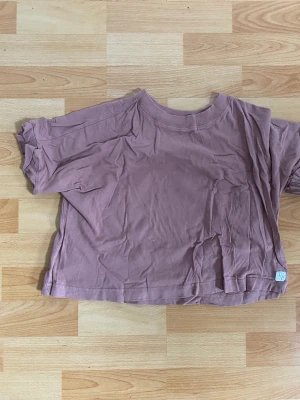 Basic tröja  - Jag säljer denna Basic tröjan grön Lager 157. Köparen står för frakten o pris kan diskuteras ❤️