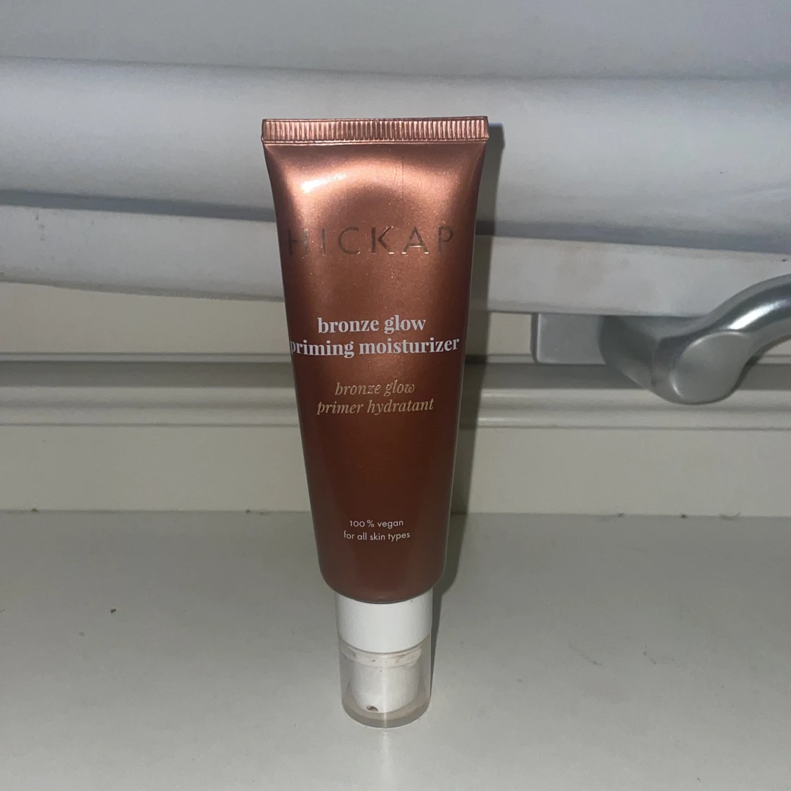 Hickap bronze glow priming moisturizer - 90