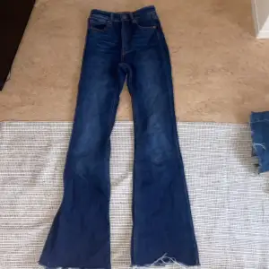 Mörkblåa jeans köpta i London 