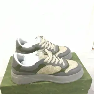 Gucci GG TRAINER US8(41.5) Ingår box och helt nya skosnören som tillhör skorna.  NYPRIS 920$