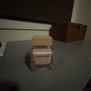 Narciso Rodriguez parfym  - Narciso Rodriguez parfym nästan helt ny knappt använd!
