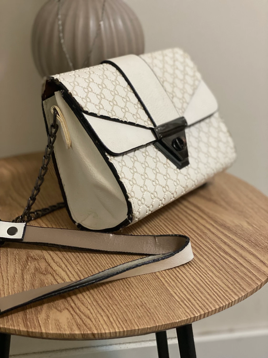 Vit axelremsväska  - 90