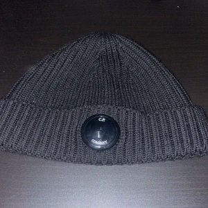 Cp company mössa - En fin mössa som är i 8/10 skick.