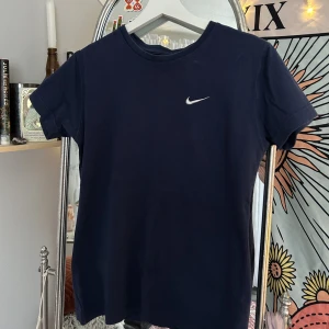 Nike Tröja - Nike tröja köpt på sellpy, använt men fint skick!