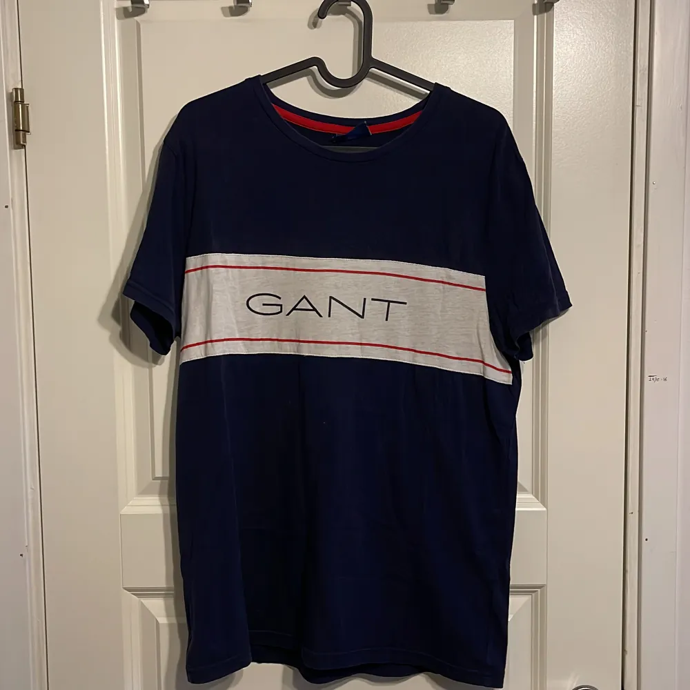 Gant t-shirt | Storlek S | Skick 8/10 | Nästan oanvänd | Pris kan alltid diskuteras | . T-shirts.