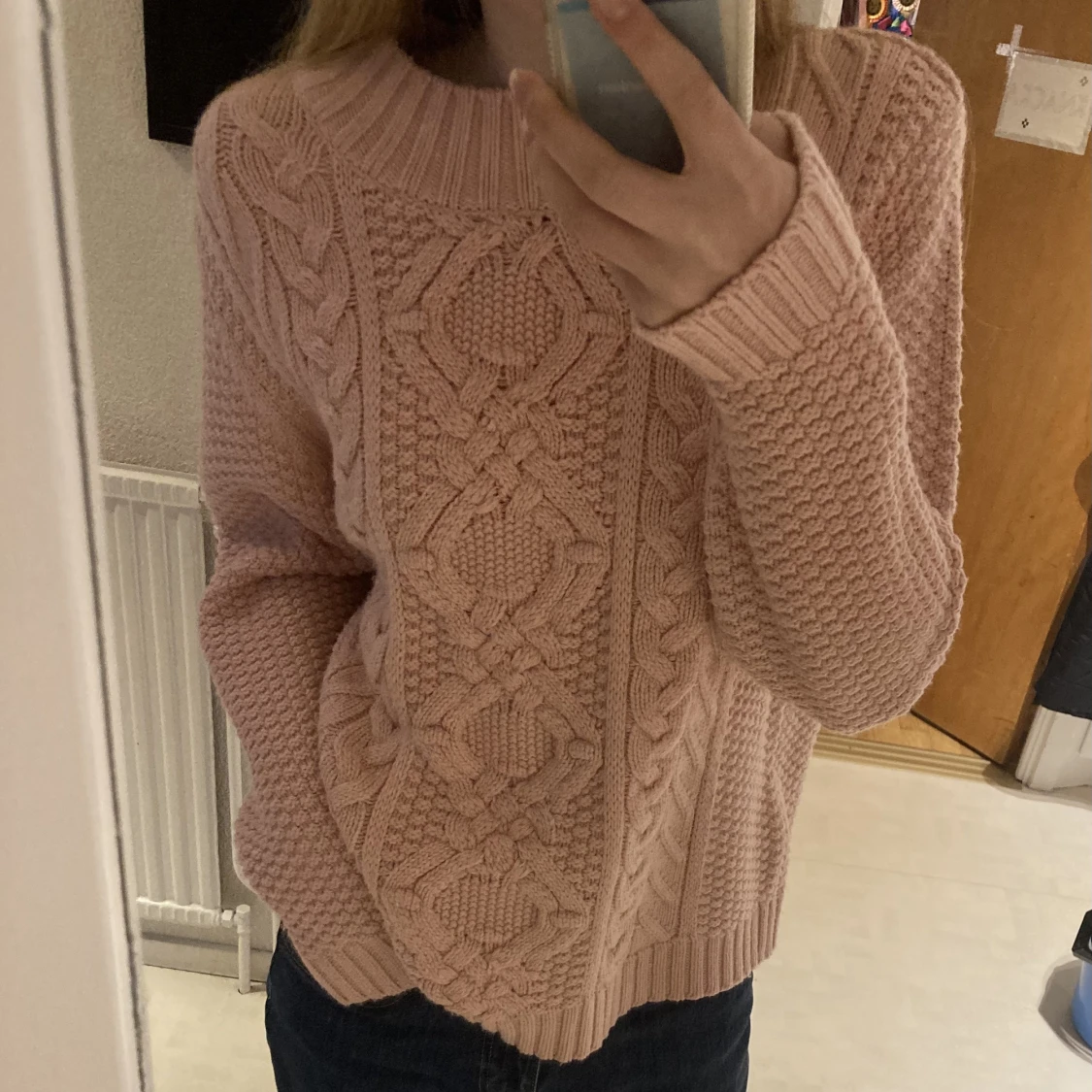 Stickad rosa tröja
