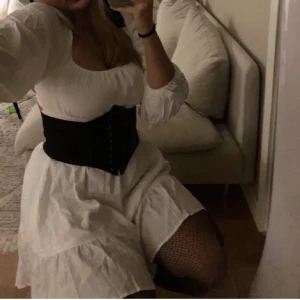 Halloween  - Säljer hela sättet utom leggingsen. Fin pirat dräkt i bra skick. 