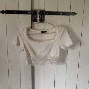 Söt topp - Söt spets T-shirt ifrån shein