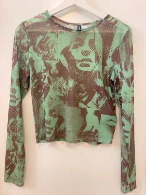 Mesh top grunge y2k - Grön mesh tröja från h&m. Bra skick.