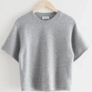 & Otherstories tröja  - Säljer den för den inte kommer till så mycker använding. Ser ny ut!💕