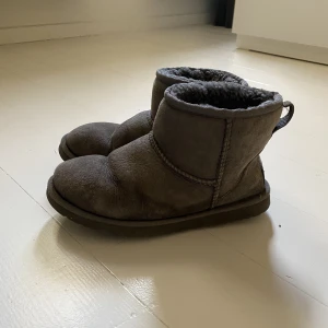 Ugg 36 - Användna i flera men kan användas ett tag till! De är varma och sköna🫶 älskar uggs! 