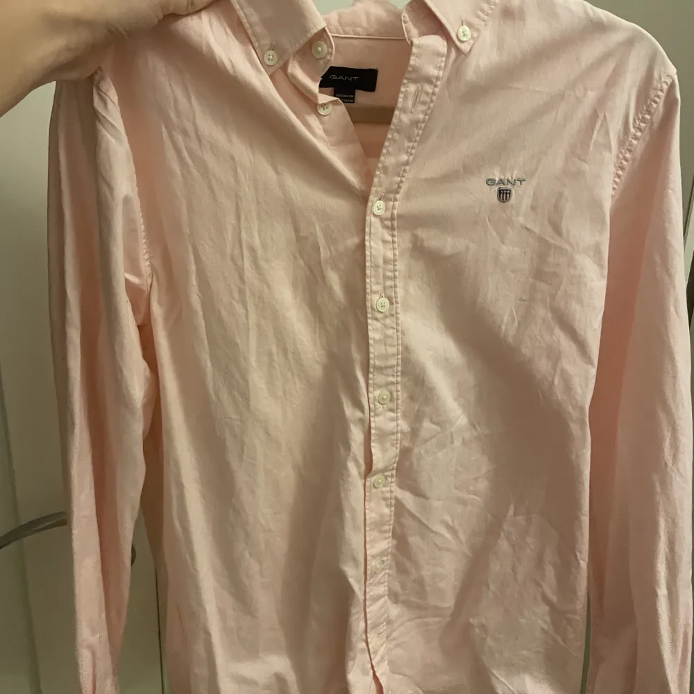 Jättefin gant skjorta i storlek 158-164 men sitter som en xs. Skjortor.