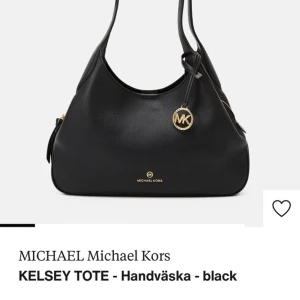  Kelsey Tote - Michael Kors - Säljer min Michael kors väska, helt ny, endast ”testad” ,  säljer den då den inte är min stil:(  Pris kan diskuteras
